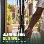 Gros plan des aimants qui referment la moustiquaire